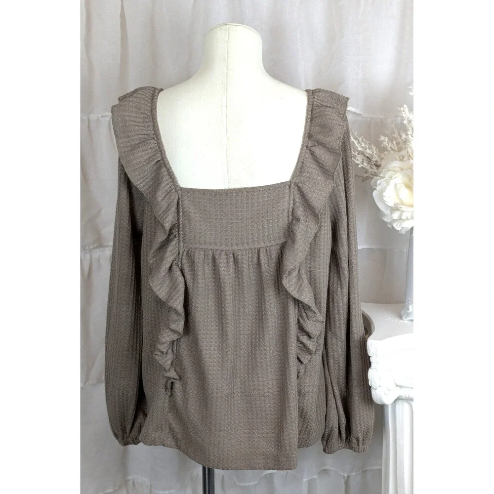 In Loom Taupe Waffle Knit Ruffle Long Sleeve Top Size M - Picture 6 of 10